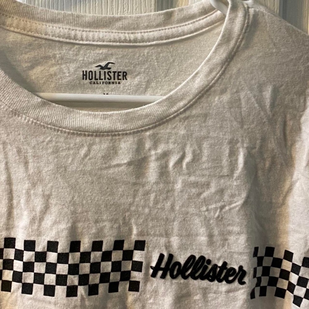 HOLLISTER CHECKERED LONG SLEEVE CROP TOP
